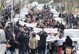 Continuan los disturbios en París después de que policías violaron a un joven negro