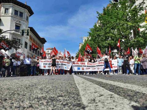 Huelga, petardos y cortes de carretera: la lucha de las trabajadoras de Digitex se intensifica