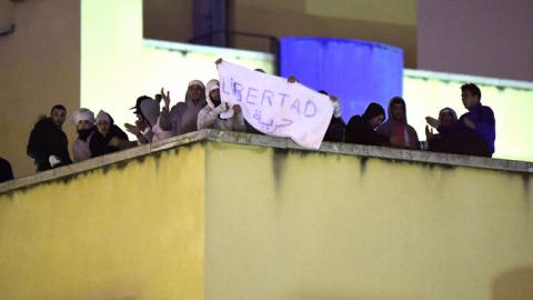 Amotinamiento en el CIE de Aluche. Tras la negociación llegaron las palizas a los migrantes