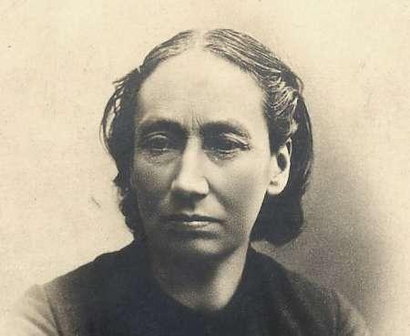 Louise Michel: de las aulas a las barricadas parisinas. La virgen roji-negra de la Comuna 