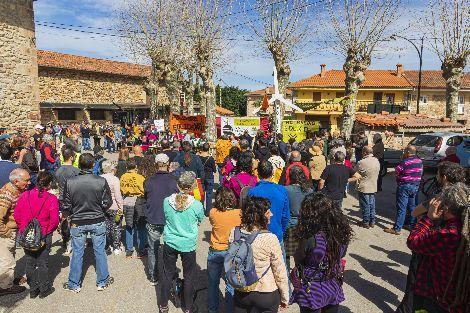 Manifiesto leído ayer en Molledo durante la concentración «Por unas montañas vivas, paremos los polígonos eólicos»