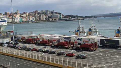 Imágenes de infraestructura militar en el puerto de Santander